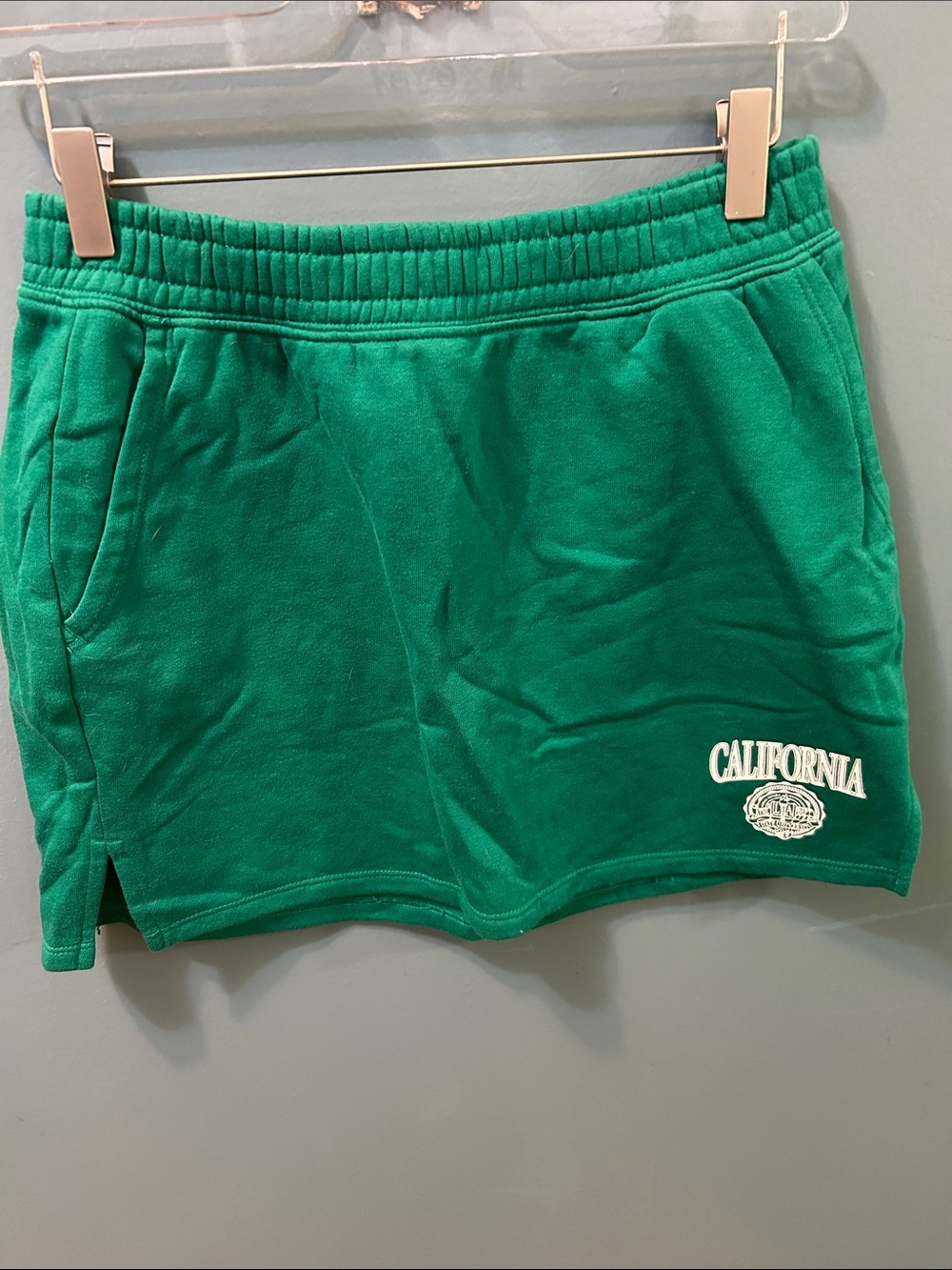 H&M Kelly Green California Graphic Women's Fleece Mini Skirt BRAND NEW NO TAG